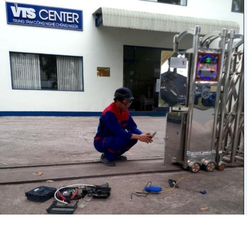 Cổng xếp inox chạy lệch ray