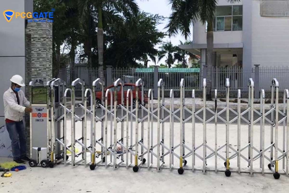 Cổng xếp được lắp đặt tại bênh viện