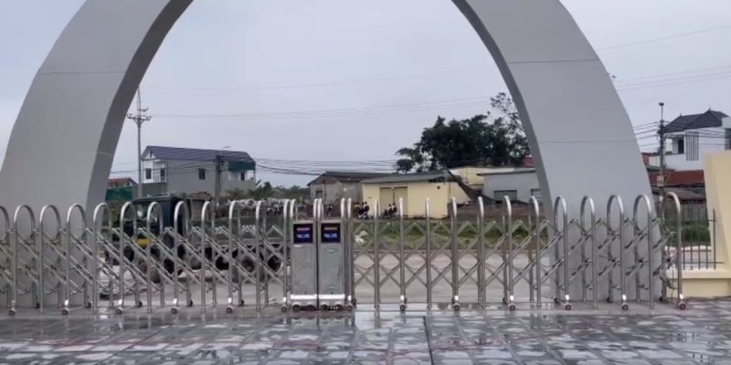 Lắp đặt cổng xếp inox tại Hà Nội